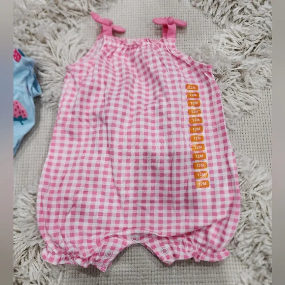 💜 Carter's 2 outfits, strawberry print, and pink gingham 9m or 12m - Picture 4 of 8